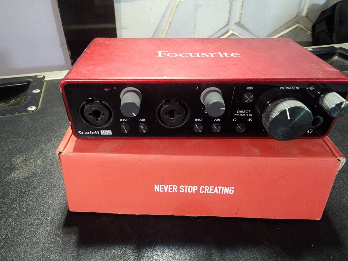 SCARLETT FOCUSRITE 2i2 SOUND CARD
