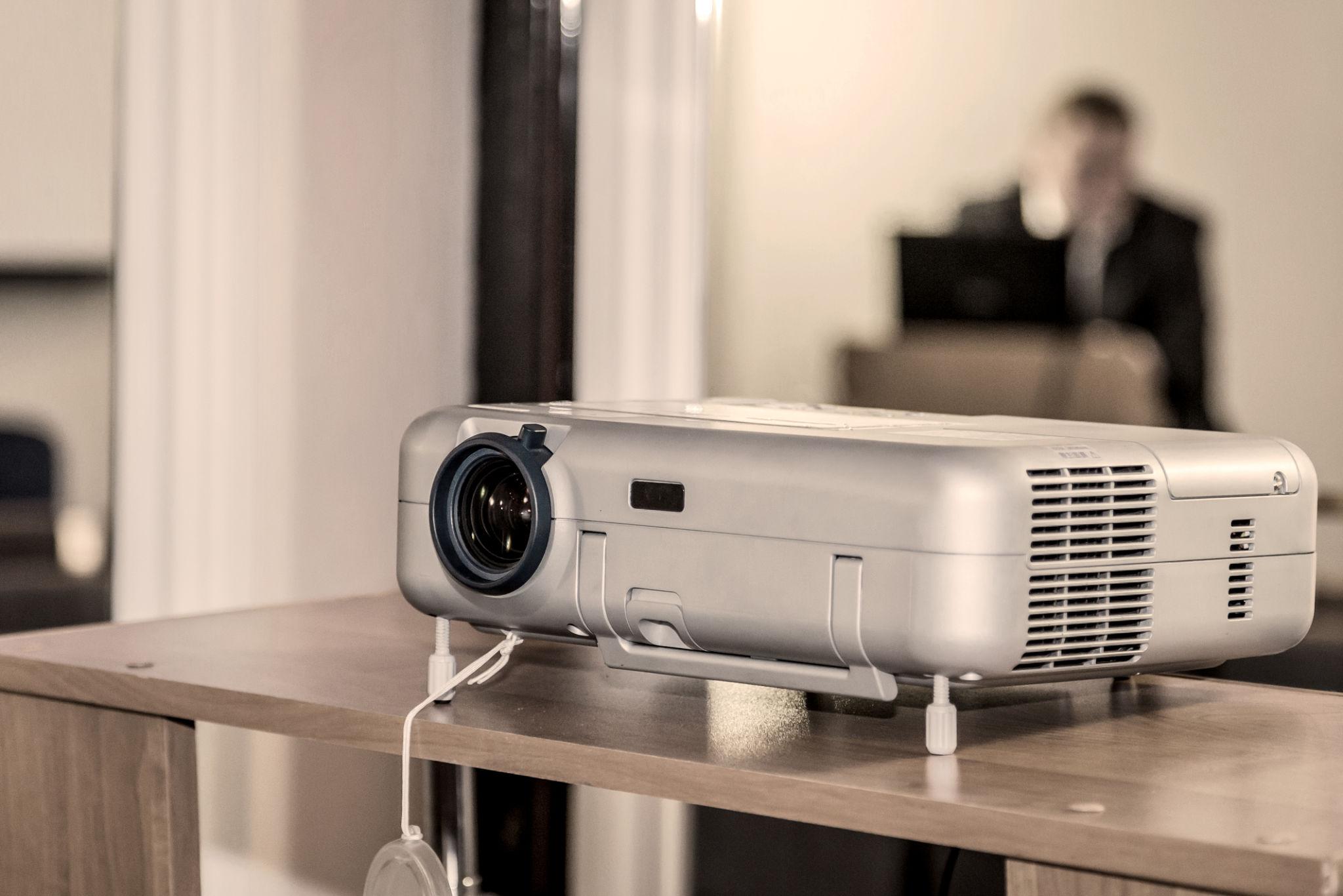 PROJECTOR